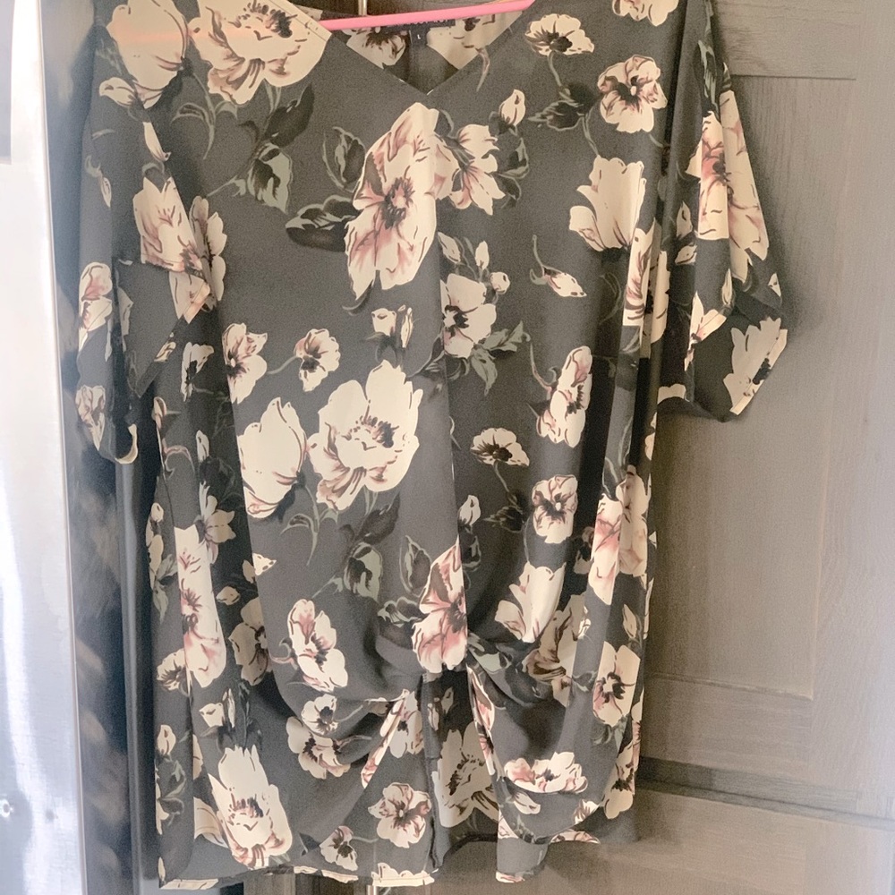 West Kei Front Twist Blouse ~ Size Large